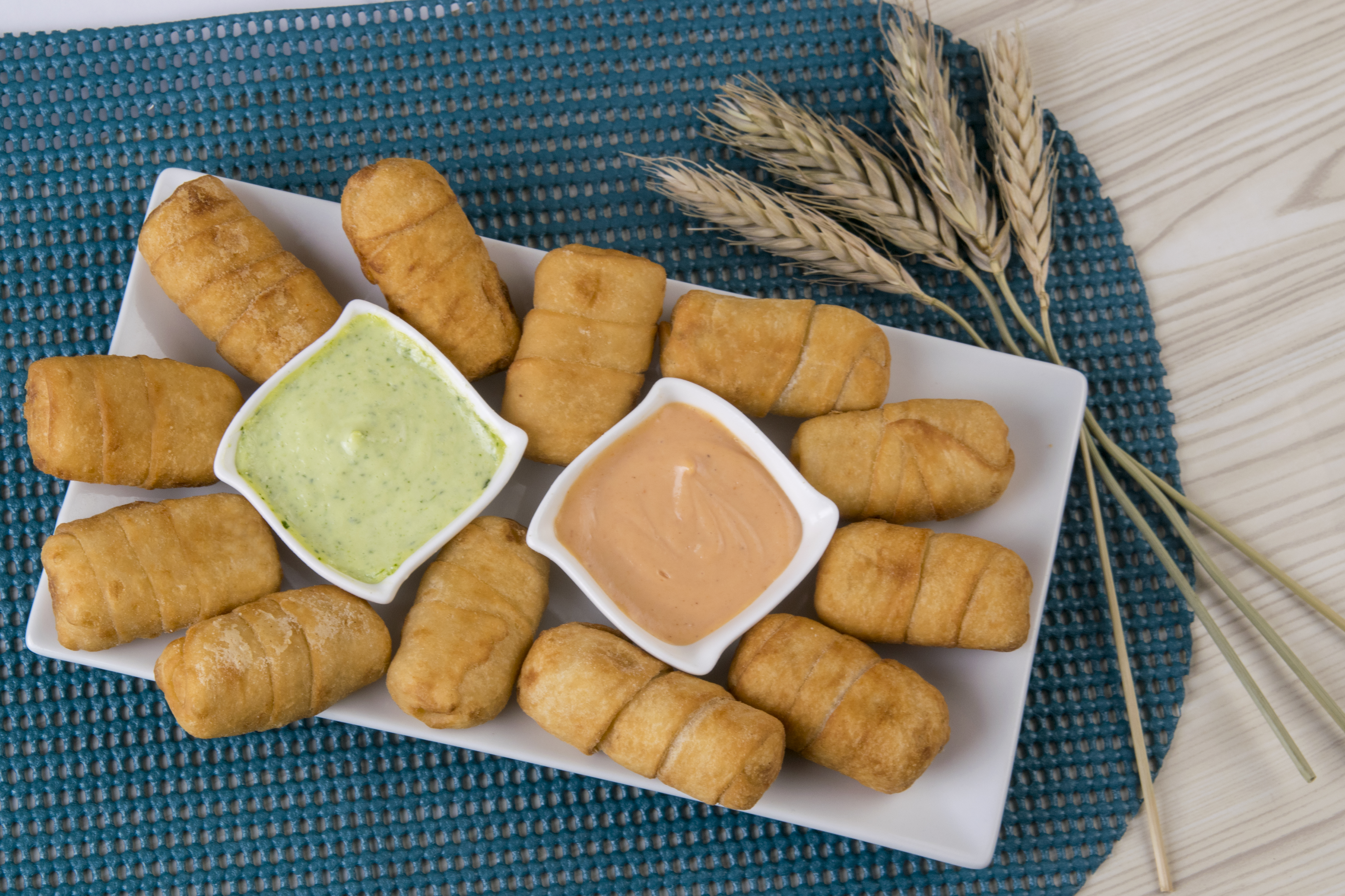 <img class='' height='325px' src='assets/tequenos/logotipo.png'>